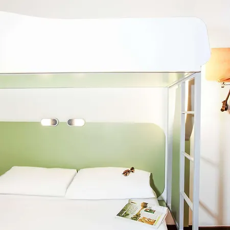 Ibis Budget London Hounslow Exterior photo